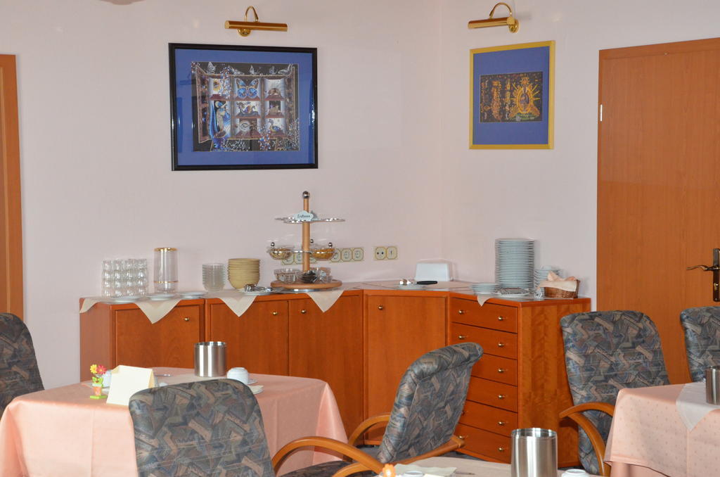 Central Inn Hotel Garni Eppelborn Kültér fotó