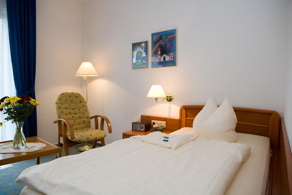 Central Inn Hotel Garni Eppelborn Szoba fotó