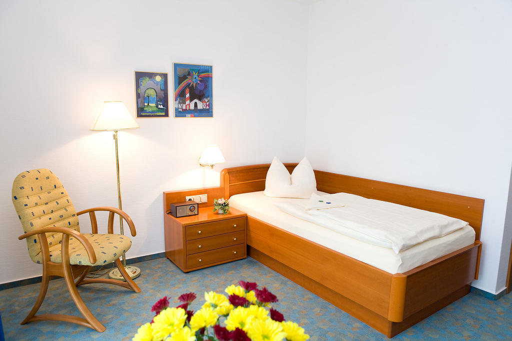 Central Inn Hotel Garni Eppelborn Szoba fotó