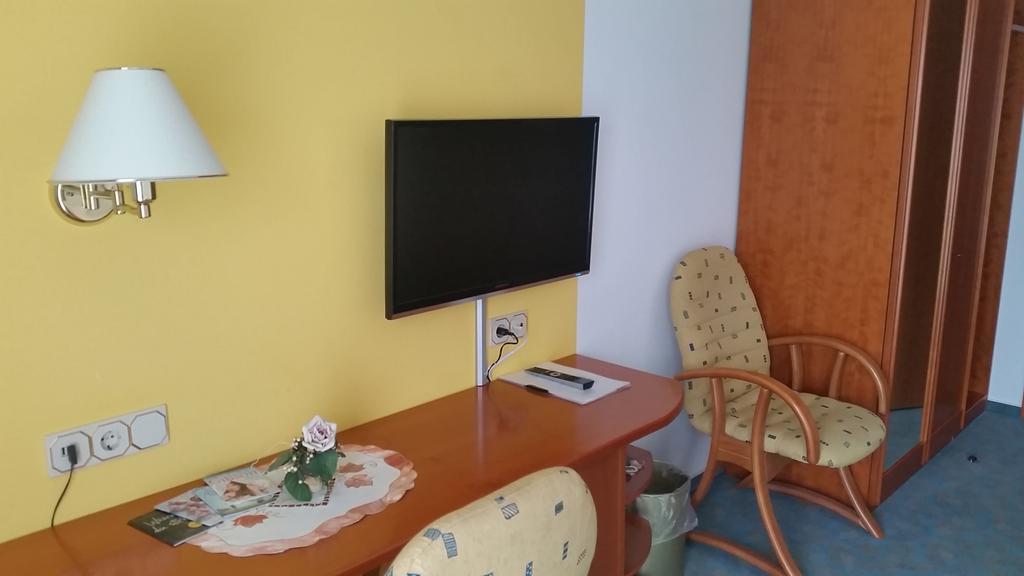 Central Inn Hotel Garni Eppelborn Kültér fotó